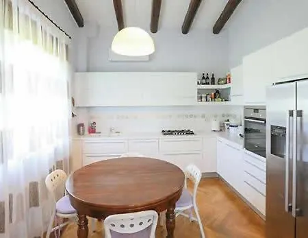 Elisa Villa